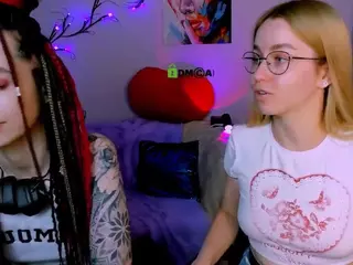 laura-queen's Live Sex Cam Show