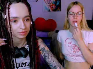 laura-queen's Live Sex Cam Show