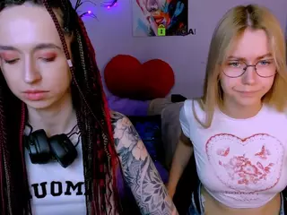 laura-queen's Live Sex Cam Show