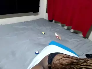YummySyriaxoxo's Live Sex Cam Show