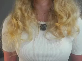 PrimroseEast's Live Sex Cam Show