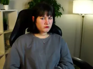 CweneHerrin's Live Sex Cam Show