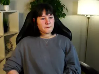 CweneHerrin's Live Sex Cam Show
