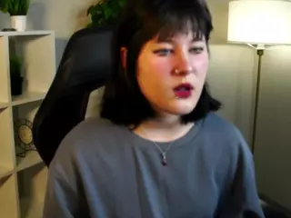 CweneHerrin's Live Sex Cam Show