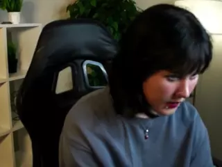 CweneHerrin's Live Sex Cam Show