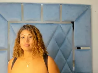 adelleasm's Live Sex Cam Show