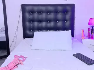 Cumeater-cougar69's Live Sex Cam Show