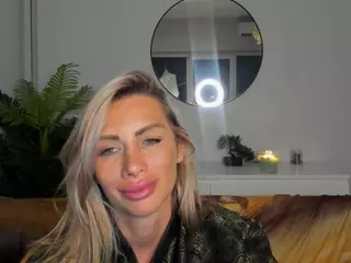 hazel-lovee's Live Sex Cam Show