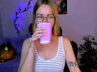 kiana-vin's Live Sex Cam Show