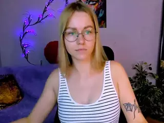 kiana-vin's Live Sex Cam Show