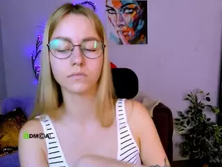 kiana-vin's Live Sex Cam Show