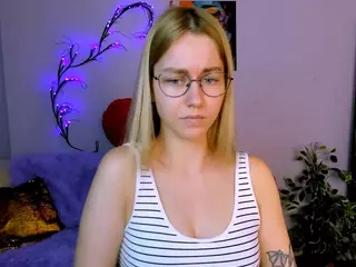 kiana-vin's Live Sex Cam Show