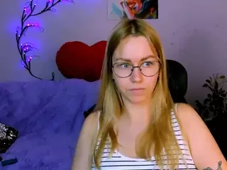 kiana-vin's Live Sex Cam Show