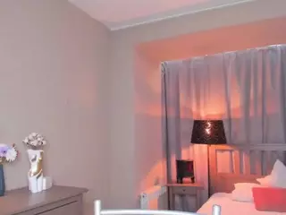 Synne-g1ows's Live Sex Cam Show