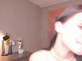 Synne-g1ows's Live Sex Cam Show