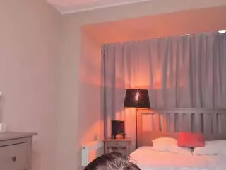 Synne-g1ows's Live Sex Cam Show