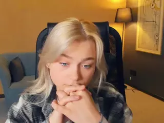 AlodiaBucker's Live Sex Cam Show