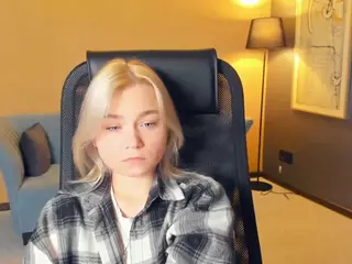 AlodiaBucker's Live Sex Cam Show