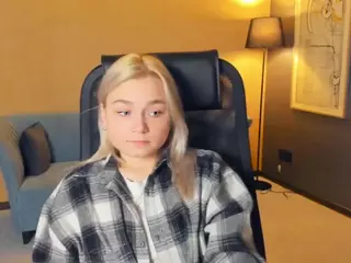AlodiaBucker's Live Sex Cam Show