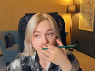 AlodiaBucker's Live Sex Cam Show