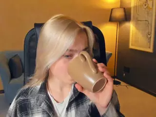 AlodiaBucker's Live Sex Cam Show