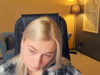 AlodiaBucker's Live Sex Cam Show