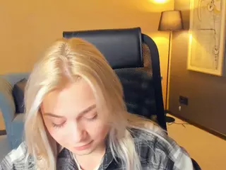 AlodiaBucker's Live Sex Cam Show