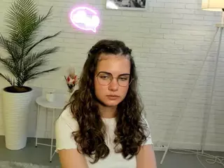 LynetDecoursey's Live Sex Cam Show