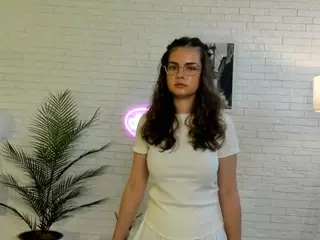 LynetDecoursey's Live Sex Cam Show