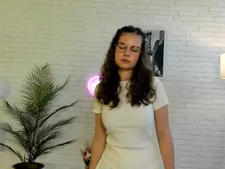 LynetDecoursey's Live Sex Cam Show