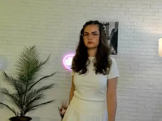 LynetDecoursey's Live Sex Cam Show