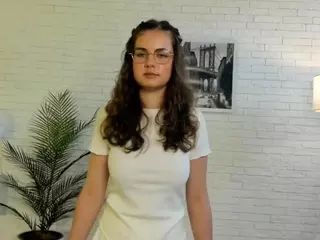 LynetDecoursey's Live Sex Cam Show