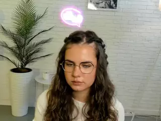 LynetDecoursey's Live Sex Cam Show