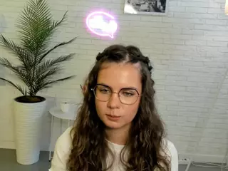LynetDecoursey's Live Sex Cam Show