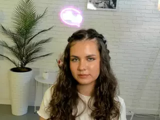 LynetDecoursey's Live Sex Cam Show