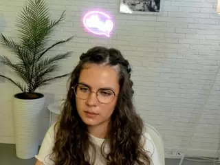 LynetDecoursey's Live Sex Cam Show