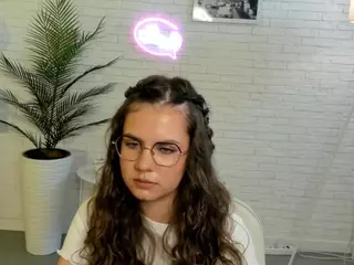 LynetDecoursey's Live Sex Cam Show