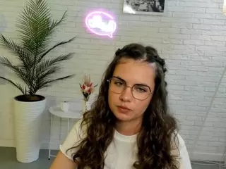 LynetDecoursey's Live Sex Cam Show