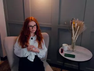 MaeEdman's Live Sex Cam Show