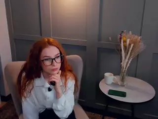 MaeEdman's Live Sex Cam Show