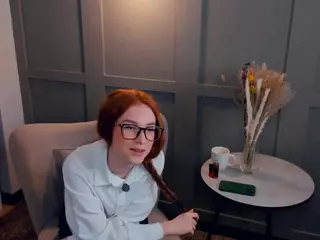 MaeEdman's Live Sex Cam Show