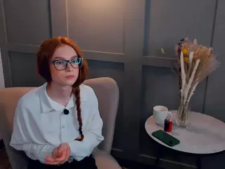 MaeEdman's Live Sex Cam Show