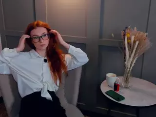 MaeEdman's Live Sex Cam Show