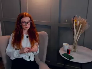 MaeEdman's Live Sex Cam Show