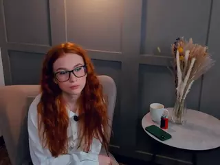MaeEdman's Live Sex Cam Show