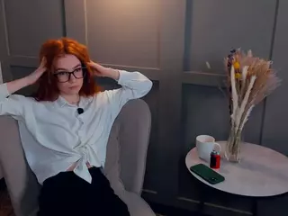MaeEdman's Live Sex Cam Show