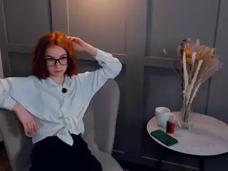 MaeEdman's Live Sex Cam Show