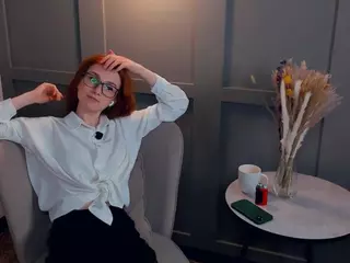 MaeEdman's Live Sex Cam Show