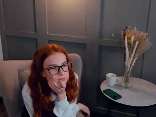 MaeEdman's Live Sex Cam Show