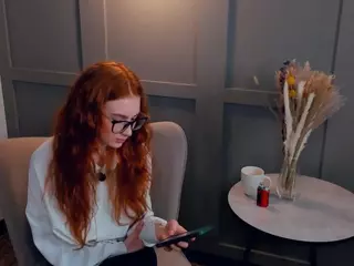 MaeEdman's Live Sex Cam Show